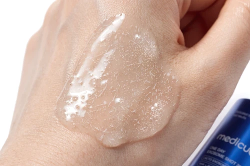 Dozownik pompka i formuła z mikroigiełkami Medicube One Day Exosome Shot Pore Ampoule