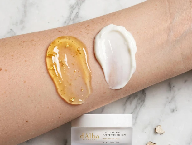 Dwufazowa formuła 2w1 kremu d'Alba White Truffle Double Serum &amp; Cream ze szpatułką