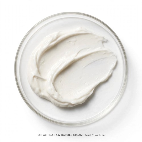 Aksamitna i otulająca konsystencja kremu barierowego Dr. Althea 147 Barrier Cream