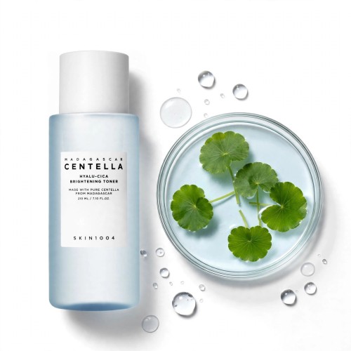 Lekka i świeża konsystencja toniku nawilżającego SKIN1004 Madagascar Centella Hyalu-Cica
