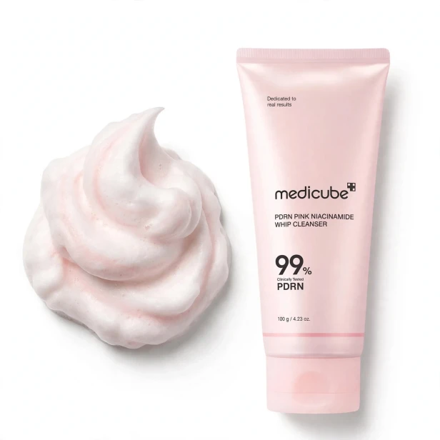 Viral z TikToka – gęsta piana myjąca z 99% PDRN i niacynamidem Medicube Whip Cleanser