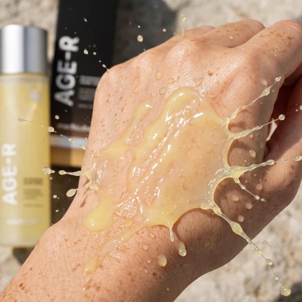 Viral z TikToka – nawilżająca esencja tonizująca z glutationem MEDICUBE AGE-R Glow Toner