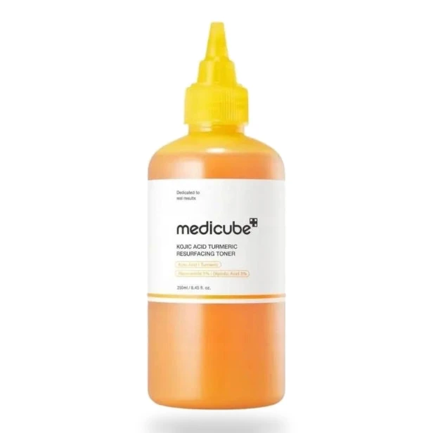 MEDICUBE Kojic Acid Turmeric Resurfacing Toner – Koreański tonik z kwasem kojowym i kurkumą 250ml SaiL Cosmetics