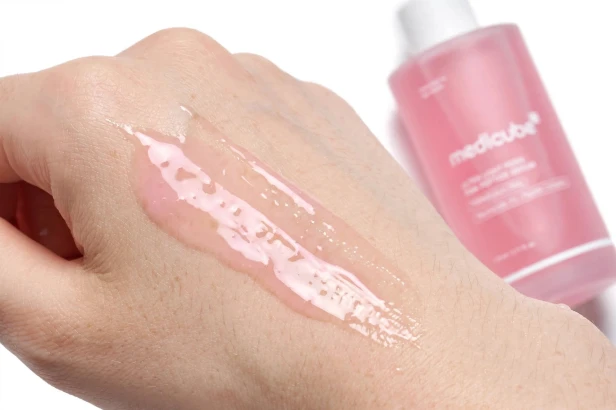Ultralekka formuła serum z kompleksem peptydów i WĄKROTKĄ AZJATYCKĄ MEDICUBE PDRN Serum