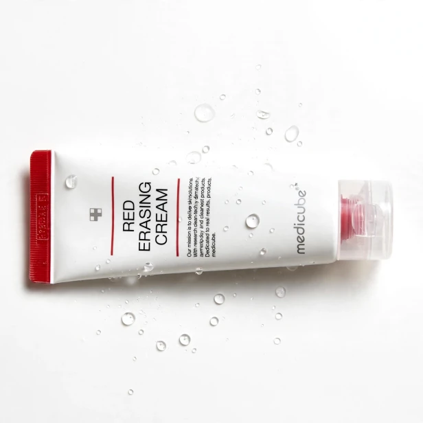Aksamitna konsystencja kremu z tlenkiem cynku Medicube Red Erasing Cream 2.0