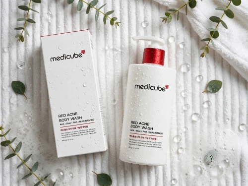 Gęsta piana oczyszczająca i dozownik pompki żelu Medicube Red Acne Body Wash